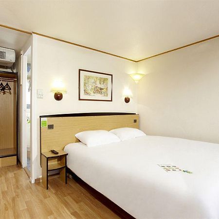 Campanile Hotel Mayenne Quarto foto