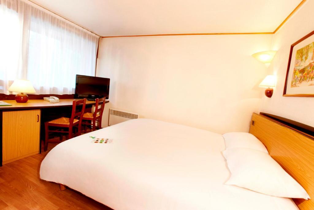 Campanile Hotel Mayenne Quarto foto