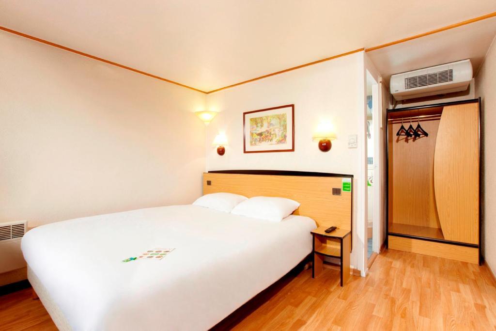 Campanile Hotel Mayenne Quarto foto