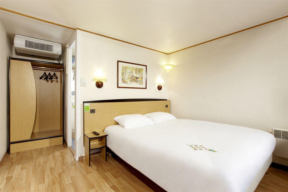 Campanile Hotel Mayenne Quarto foto